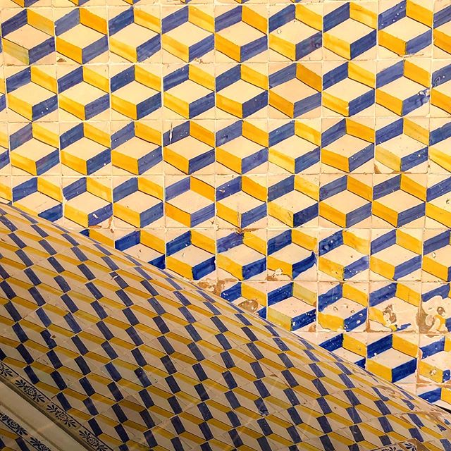 #tile #design #abstract #reflection #yellow #blue #white #repetition