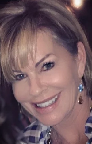 Xtreme Certified Sr. Stylist in the Plymouth Meeting location. Five years ago I found the perfect Plan B for my life....As a trained Extreme Lash Senior Stylist, my job fits perfectly with my joy of meeting and connecting with people!