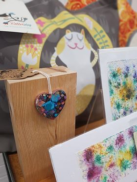 Fleurmingeau Heart Hanger with Kate Beinder hand-painted cards.