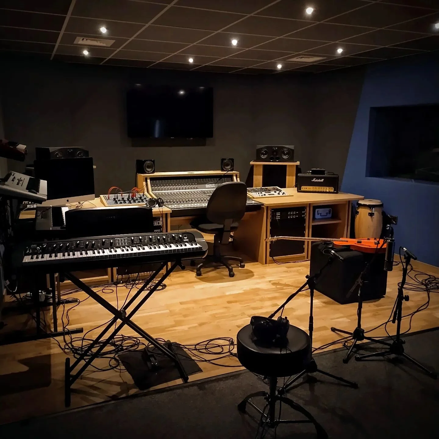 An 'in progress' studio session from earlier - keys courtesy of the Korg SV2 Stage Piano.
#recordingsession #recordingengineer #KorgSV2 #recordingstudio #InfirmaryRecords #Derbyshire #chesterfield #controlroom