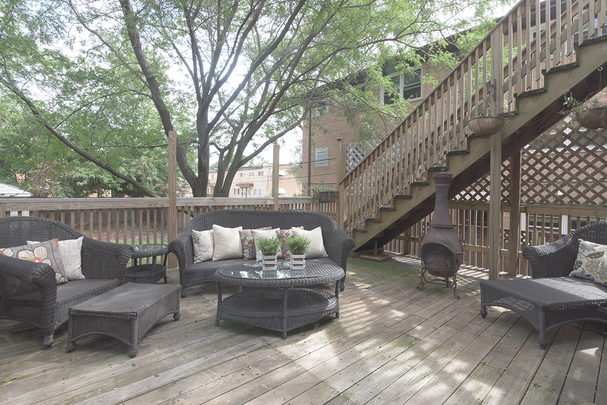Single exposure If the lighting cooperates-not always the case-even an exterior shot can be done without HDR