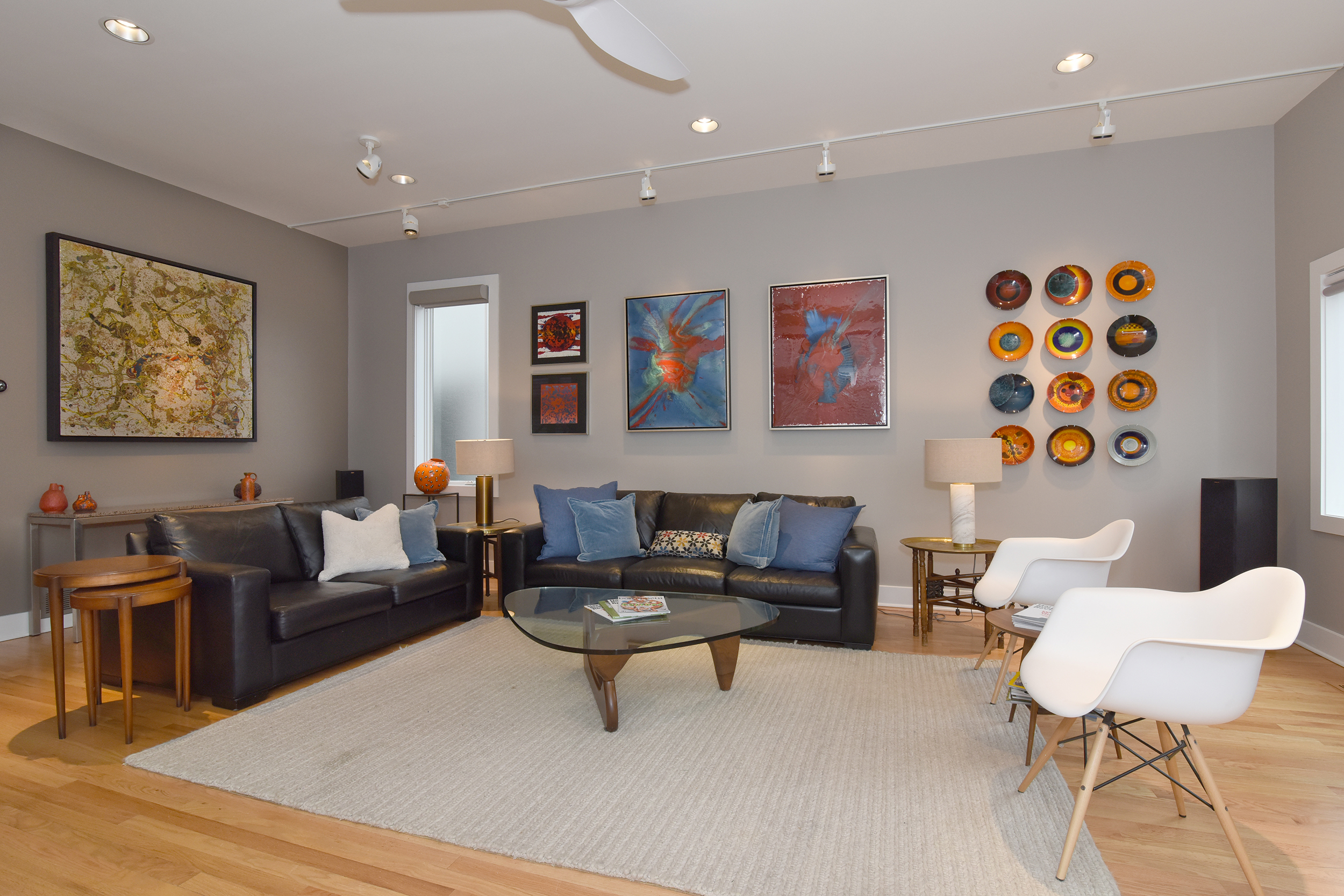  In cases like this modern Wicker Park home, a single exposure works beautifully. Why pay more if you don't have to?
