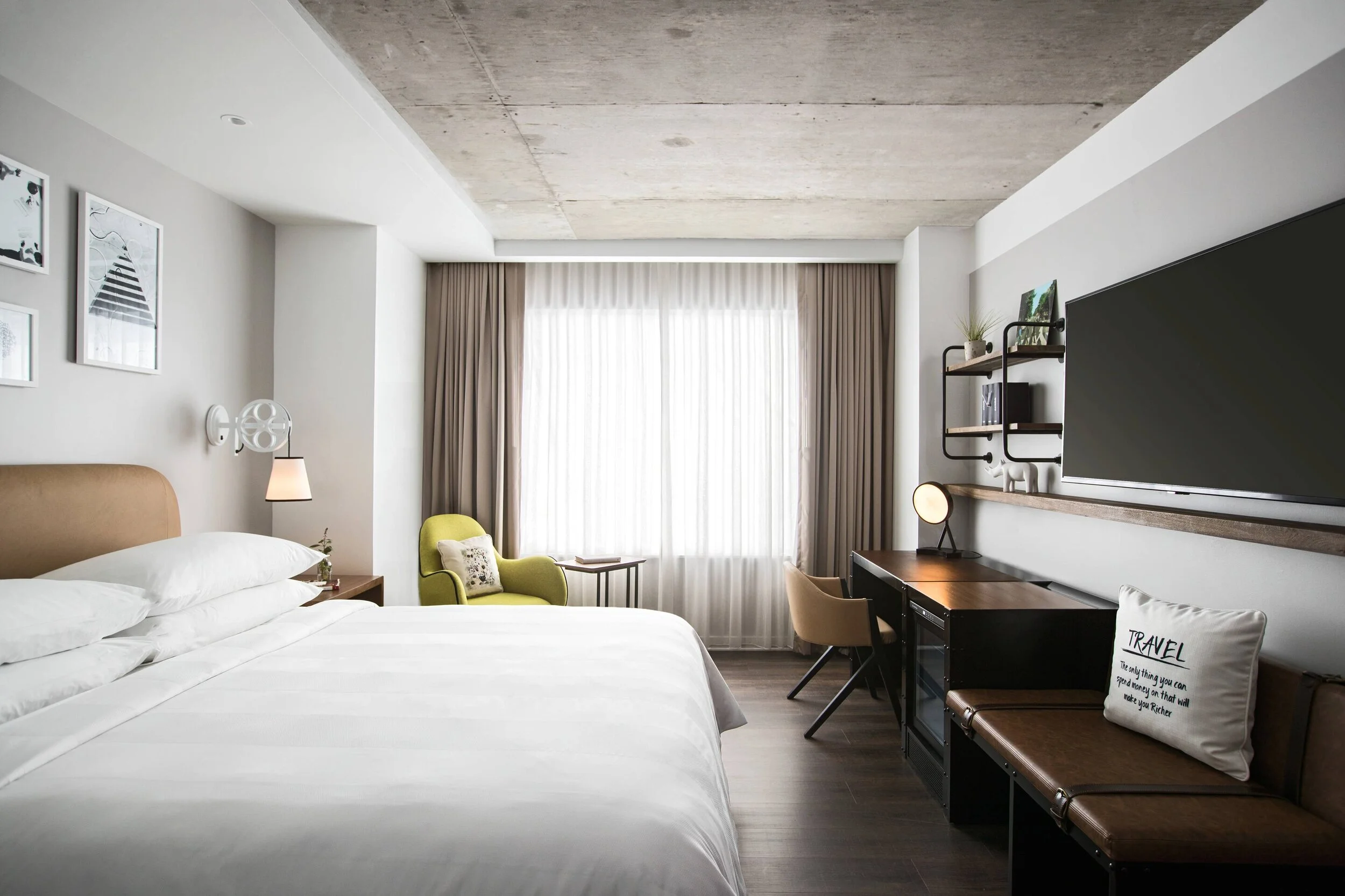atlag-guestroom-0043-hor-clsc.jpg