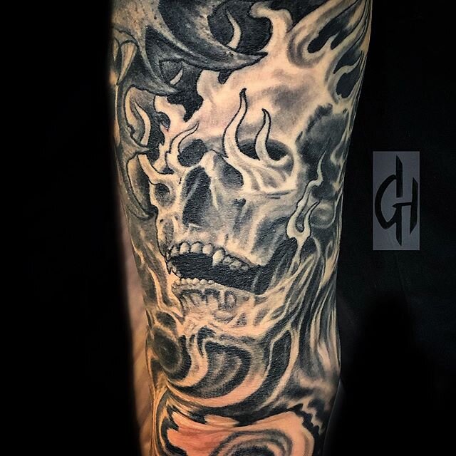 A healed shot of this flaming skull that I did on @fitzsimmonsranch sleeve. Thanks Amber!! #therawcanvas #healedtattoo #gregheinztattoos #blackandgreytattoo #skulltattoo #realistictattoo #tattoo #ink #inkedup #inkedwomen #tattooideas #tattoodo #insta