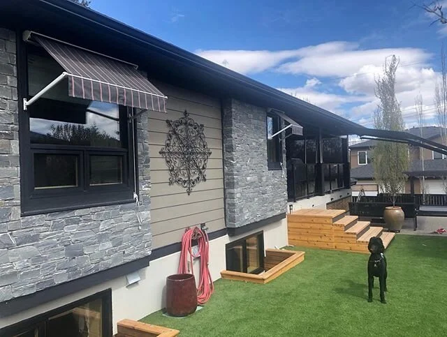 Window awnings today! And more of that lovely @thelandscapeartistinc artificial turf and Parker the poodle.

#yycdecks #awningsyyc #yycawnings #calgaryawnings #yycpatios #yycpatio #calgarypatios #theawningfactory #sunrooms #calgarysunrooms #yycsunroo