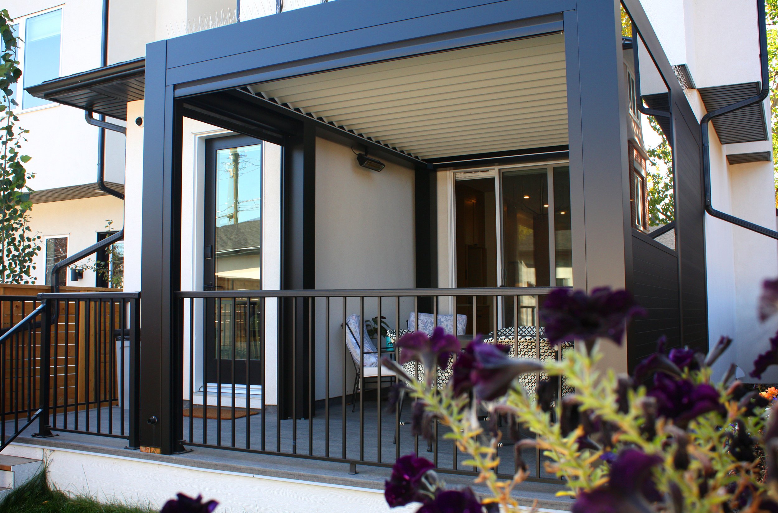 calgary_louveredroof_lousol_pergola1.jpg