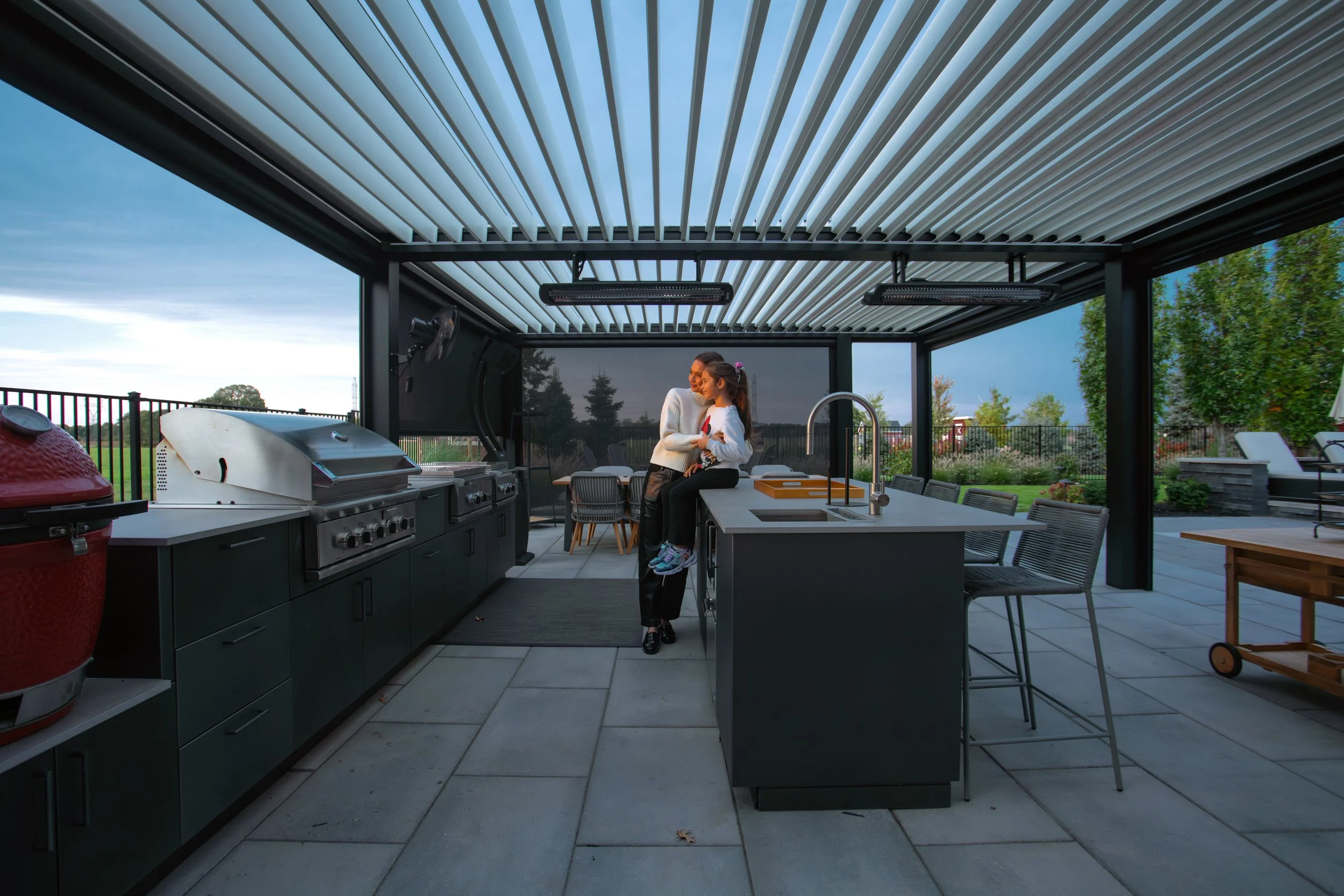calgary_louveredroof_lousol_pergola6.jpg