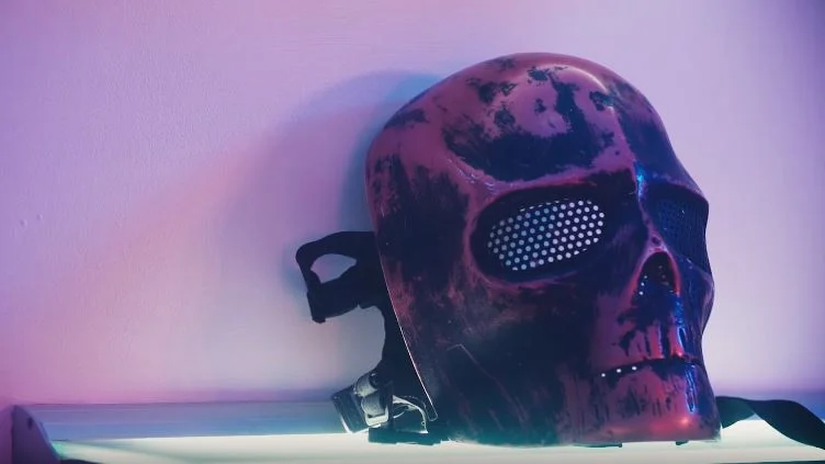 CASISDEAD channels Nightcrawler in his latest offering 'Pat Earrings'