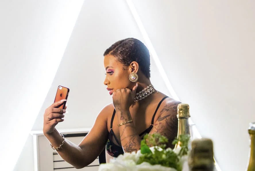  Trillary Banks and Jah Cure 'Wine Slow' in paradise