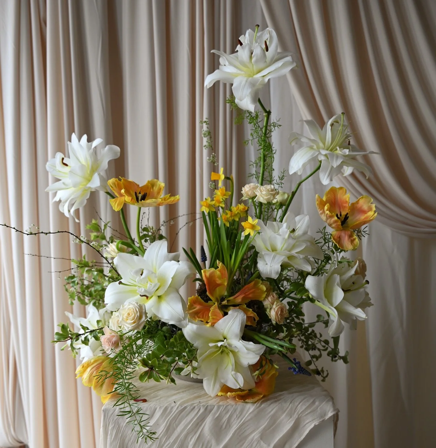 Lilly love 

Designed in a mixing bowl with chicken wire and tape.

#weddingflorists #wedding #florals #flowers #drape