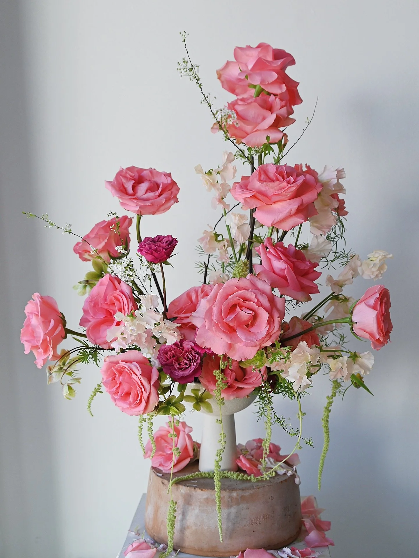 Roses on roses 🌹 

She will always be a classic.

..
#flowers #weddingplanner #wedding #florist artist