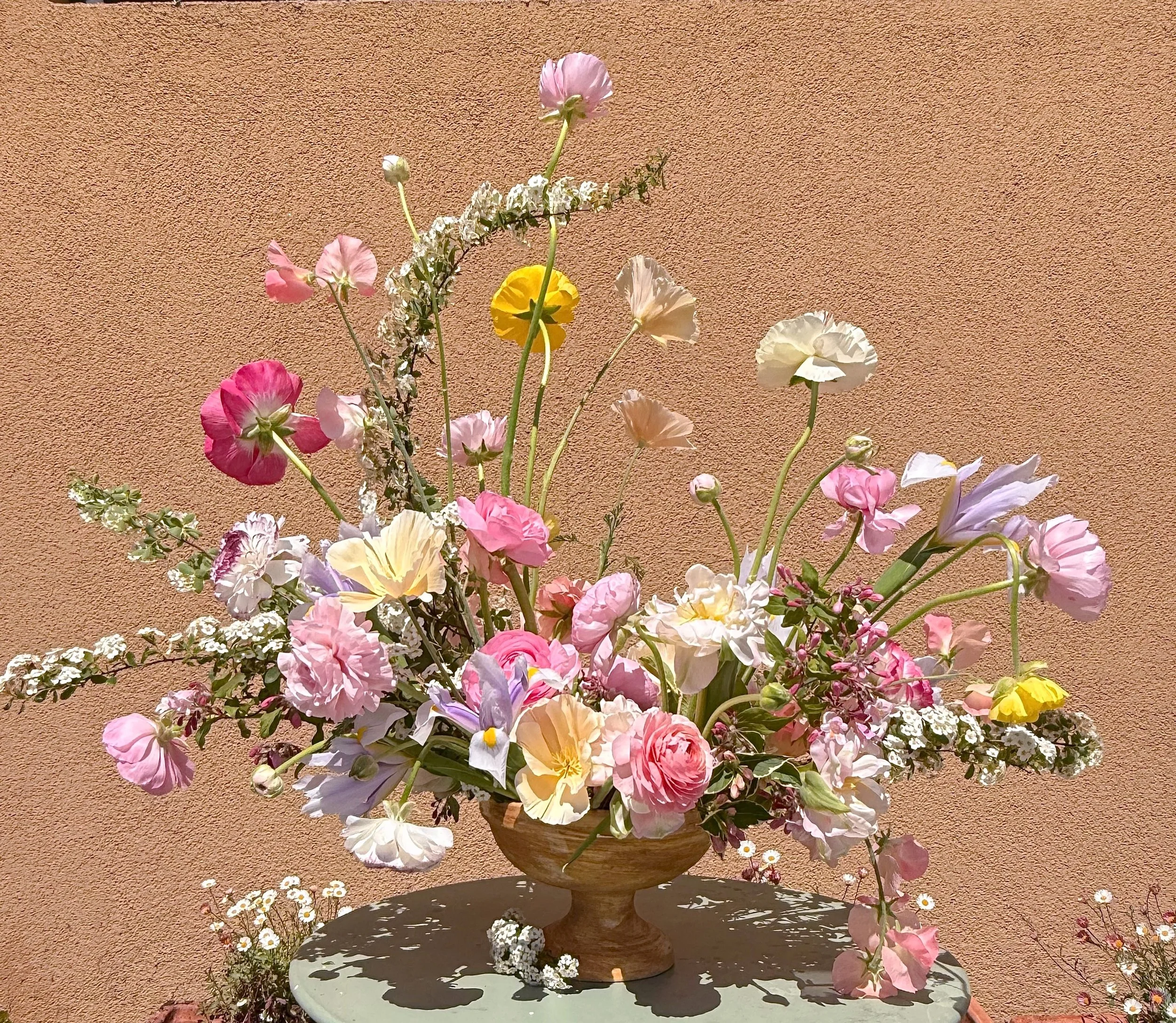 Fluffy and full 💕🩷🎀🩷💕 and all farm fresh from blooms @puscinaflowers 

Also!&rsquo; ANNOUNCEMENT! More advanced classes in studio coming this summer and I&rsquo;ll be international again next march, where in the world will be going? Can you gues