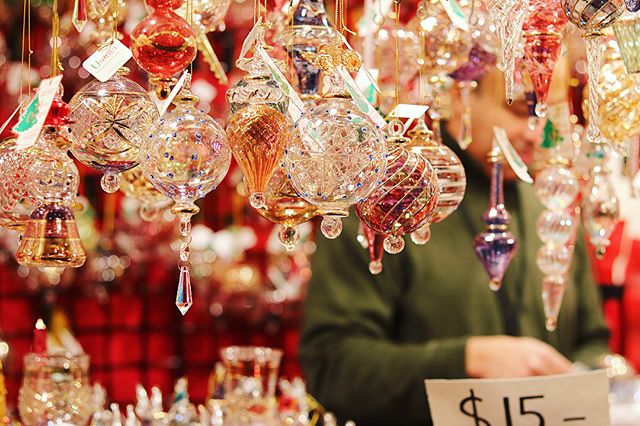 Came across these gorgeous hand blown Egyptian glass Christmas ornaments at the @vanchristmas market. I would have bought them all if I could have!!! ❄️☃️🎅🏻🎄
.
.
.
.
.
.
#ornaments #christmas #vancouver #christmasmarket #tlpicks #holiday #decor #h