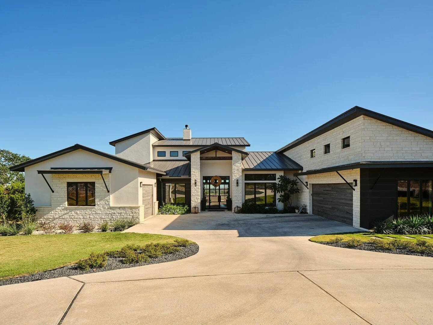 Experience the beauty and quality of a Keith Wing Custom home.⁠
.⁠
.⁠
. ⁠
#customhome #newbraunfels #luxuryhomes #homebuilder #newconstruction #homedesigninspo #homedesign #interiorstyling&quot;