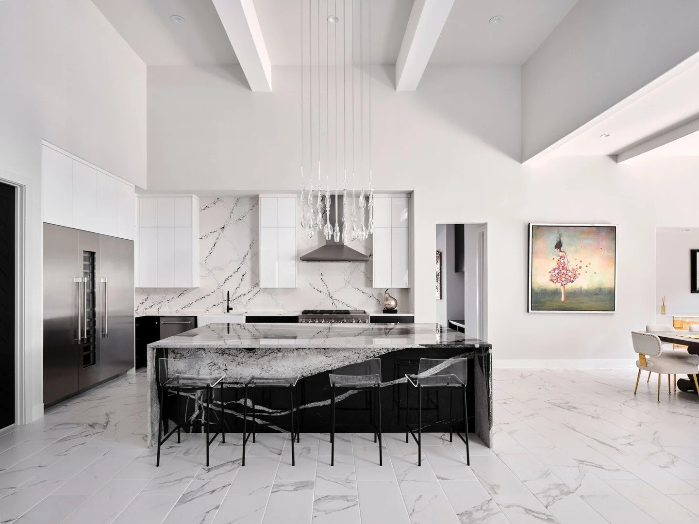 From the sleek cabinets to the sparkling countertops, every detail of our modern kitchen has been carefully crafted for style and functionality.⁠
.⁠
.⁠
.⁠
#kitchencabinets #countertops #luxuryhomedesign #homedesigninspo #modernhomes #kitcheninspirati