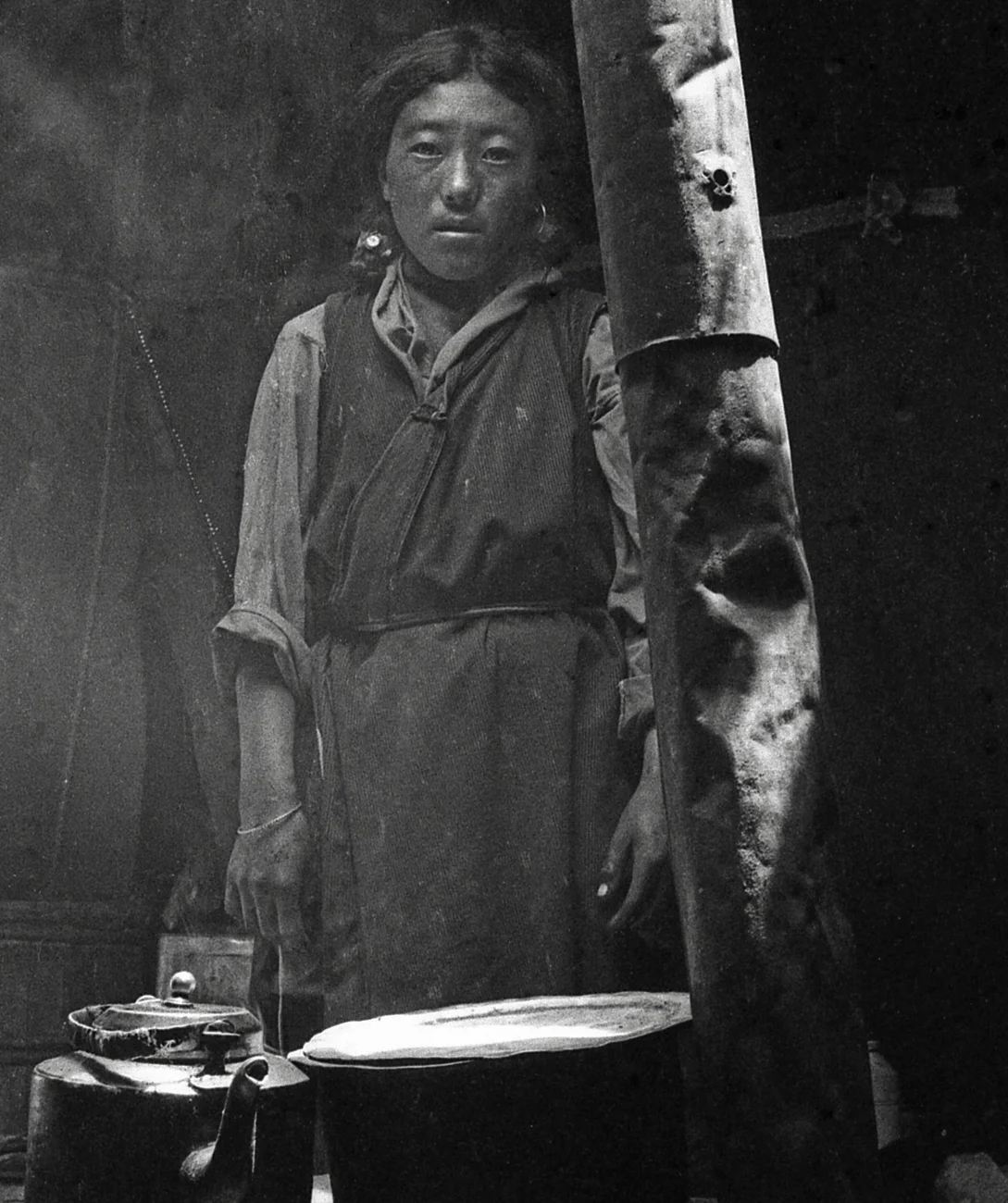 48-Tibetan nomad woman in her tent-29.JPG