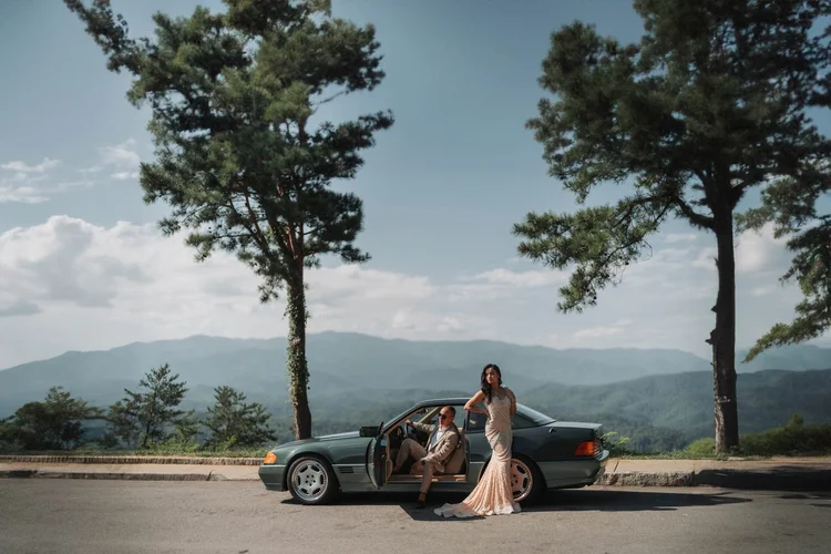 Engagement photos at a mountain overlook, by Henry M Production