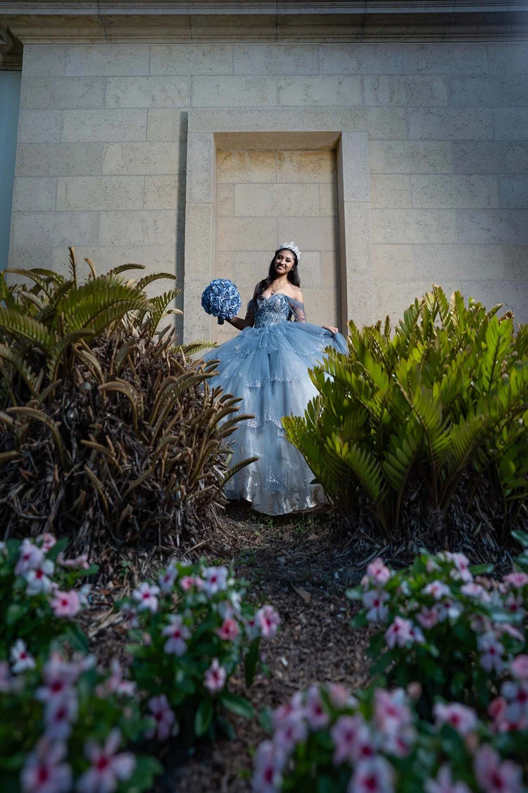 Quinceañera portrait among tropical plants, by Henry M Production