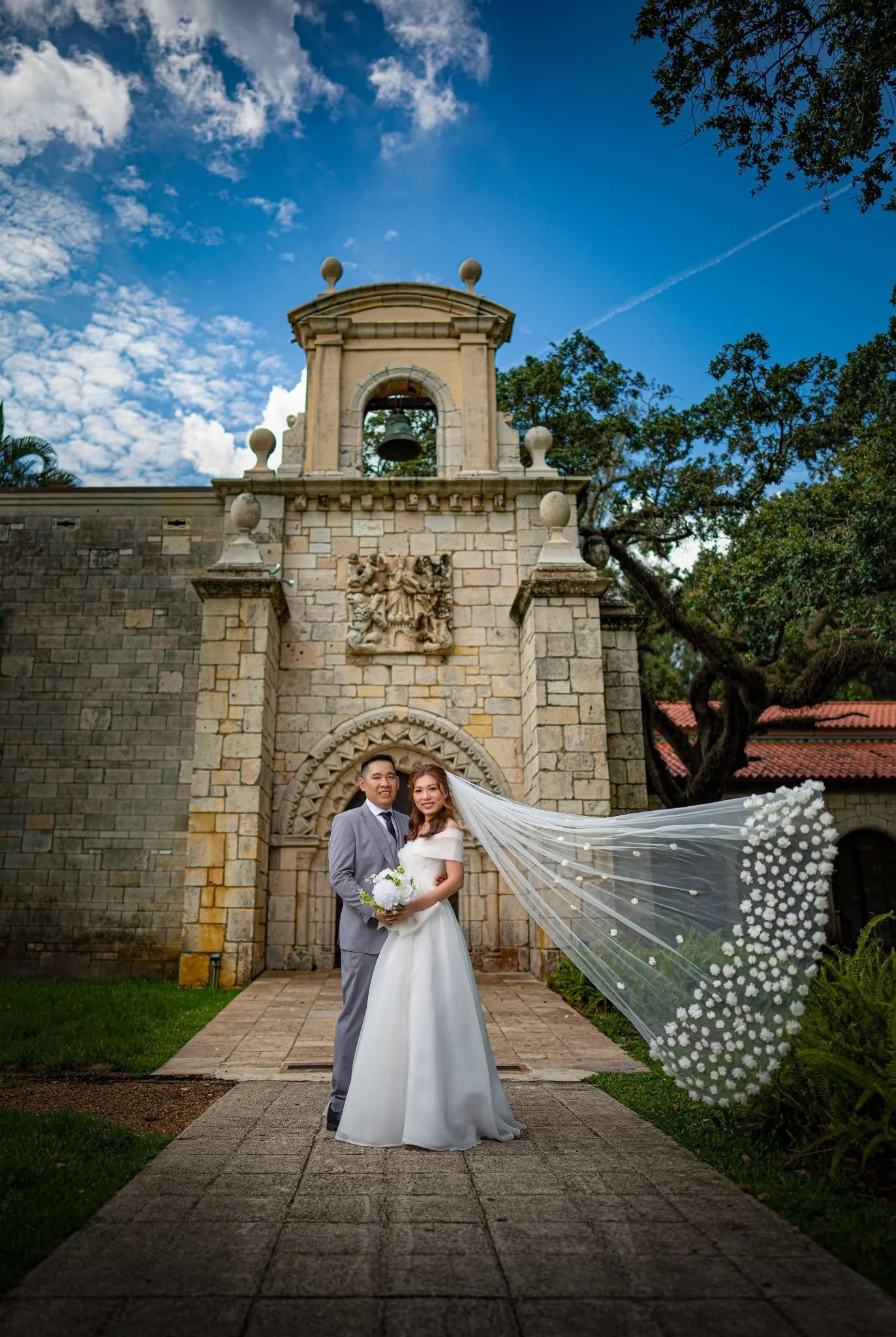 thinh-thy-ancient-spanish-monastery-engagement-02.jpg