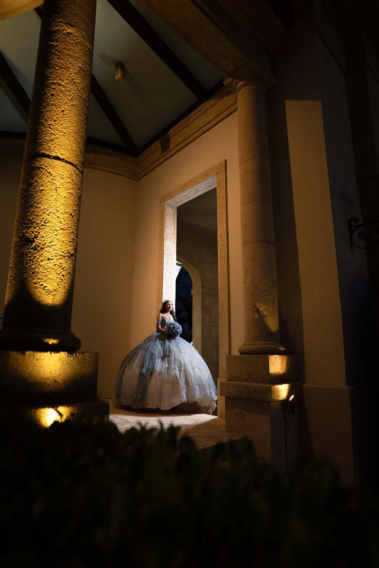 Quinceañera portrait under warm evening lights, by Henry M Production