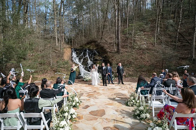 Christian_Jennifer_Wedding_Sneak_Peeks-21.jpg