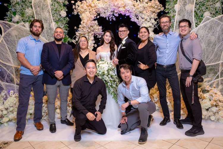 Vietnamese wedding party celebrating with Henry M Production