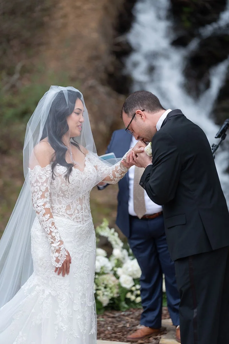 Christian_Jennifer_Wedding_Sneak_Peeks-13.jpg