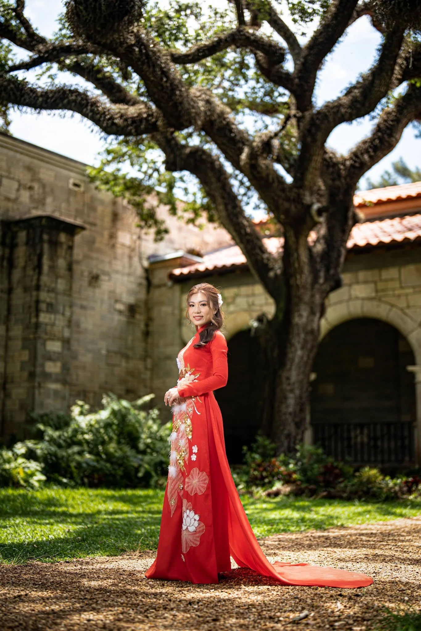 thinh-thy-ancient-spanish-monastery-engagement-03.jpg