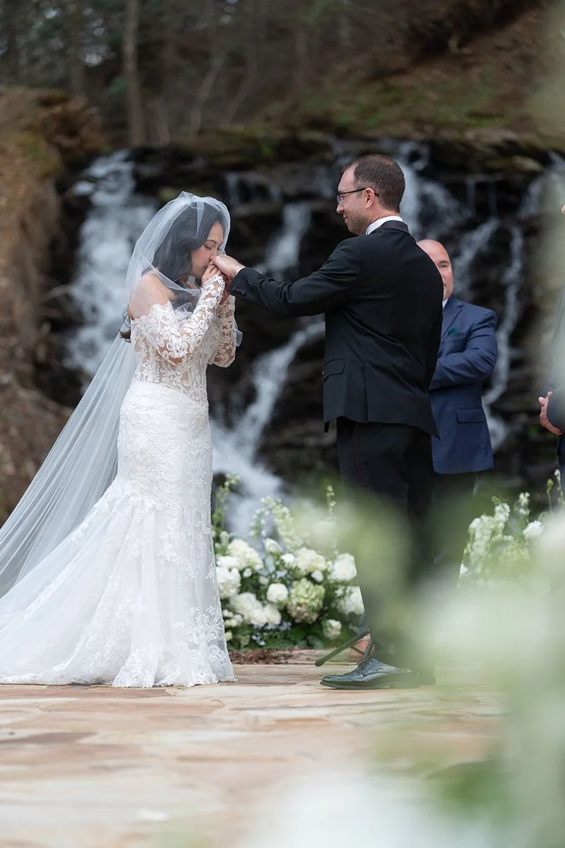 Christian_Jennifer_Wedding_Sneak_Peeks-14.jpg