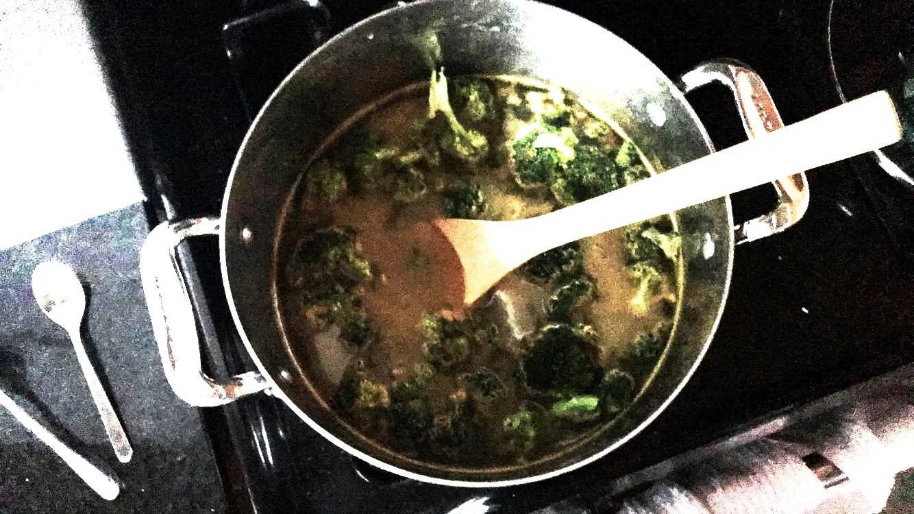 RH_BroccoliTurmericSoup2.jpg