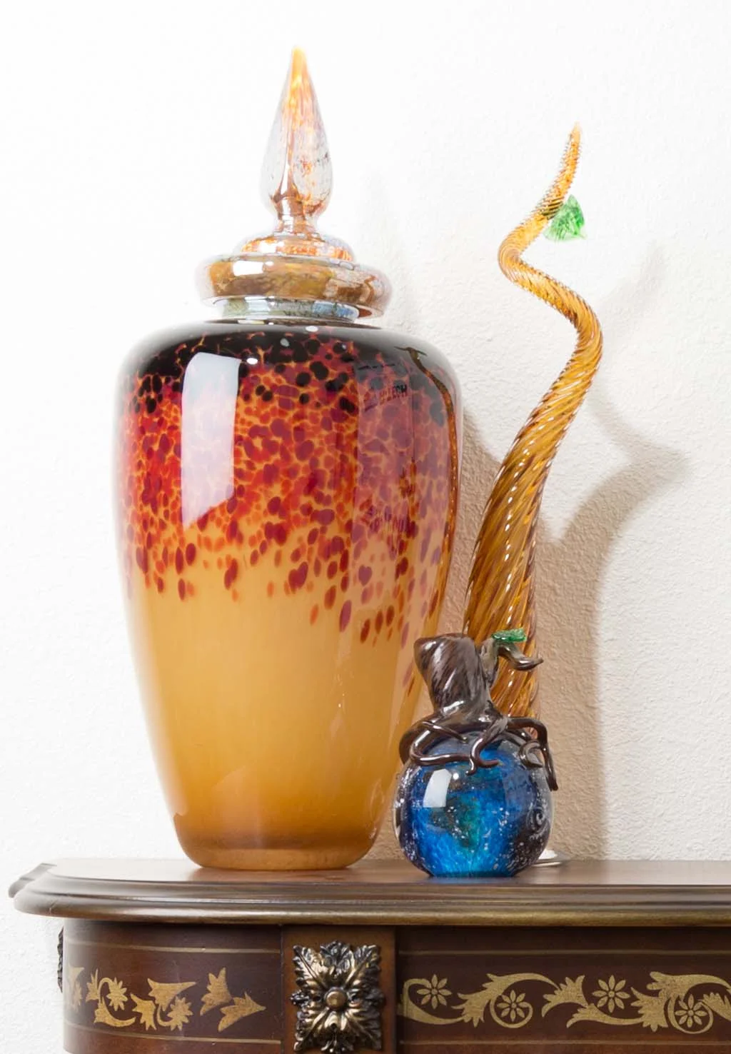 Holdman-Sudios-Hot-Glass-ROK-Roots-of-Knowledge-Hand-Blown-World-Tree-Tendril-Leaf-Crop.jpg