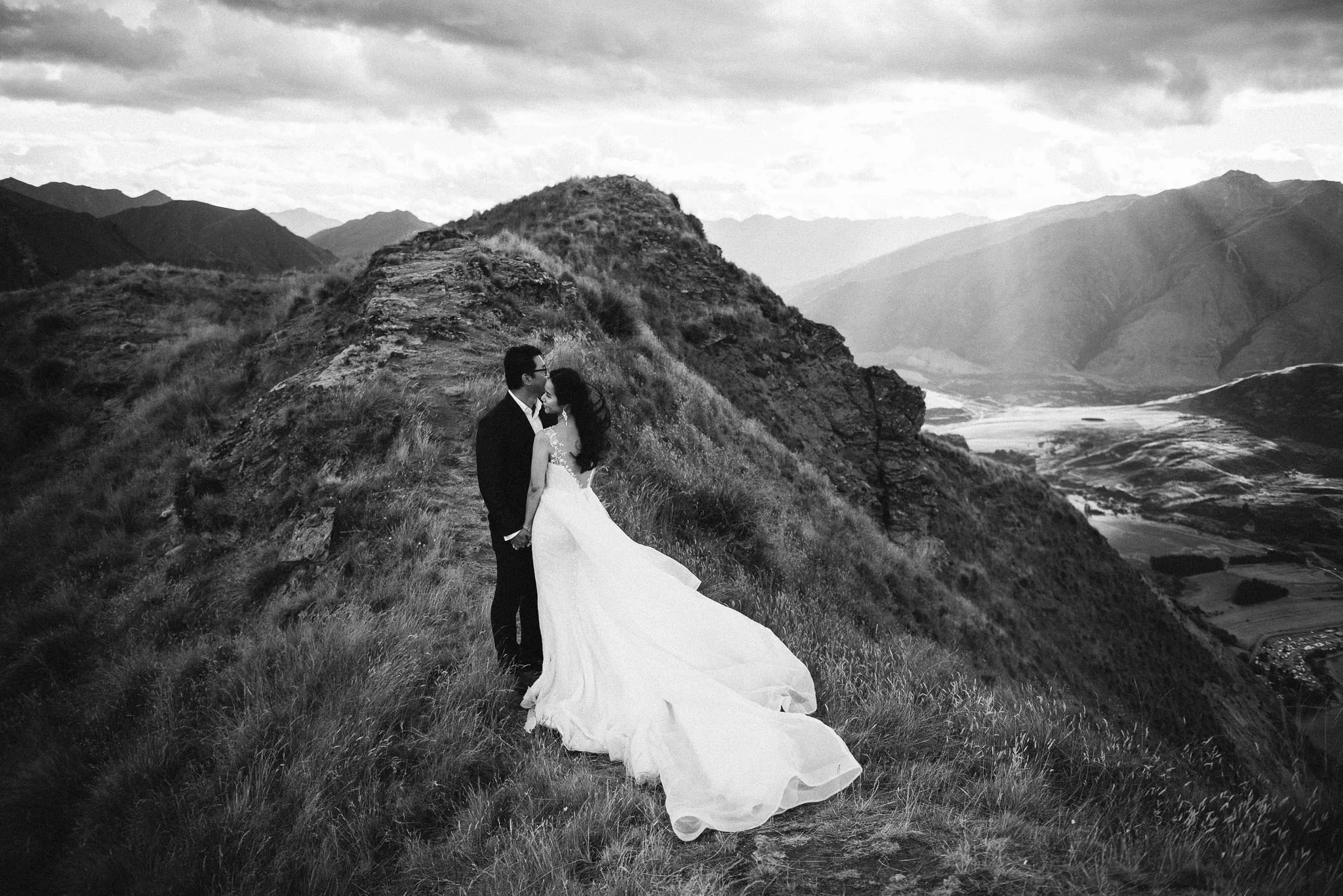 coromandel-peak-pre-wedding-photography-wanaka-001.jpg