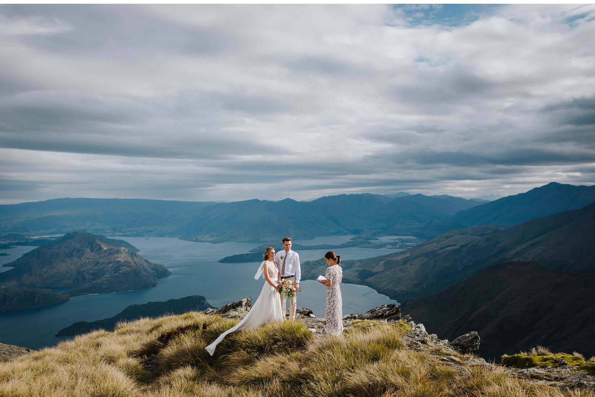 Twin-Peaks-Wanaka-Heli-Elopement-Photographer-007.jpg