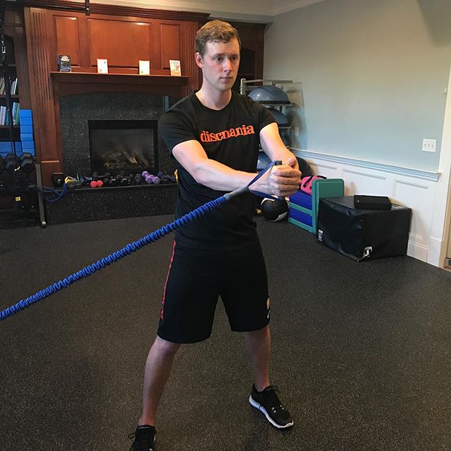 @simon_lizotte working on his anti-rotational core strength to build stability and decrease injury risk, especially for his lower back! #personaltrainer #personaltraining #fitnessmotivation #shrewsbury #fitness #behealthy #gym #exercises #workhardpla