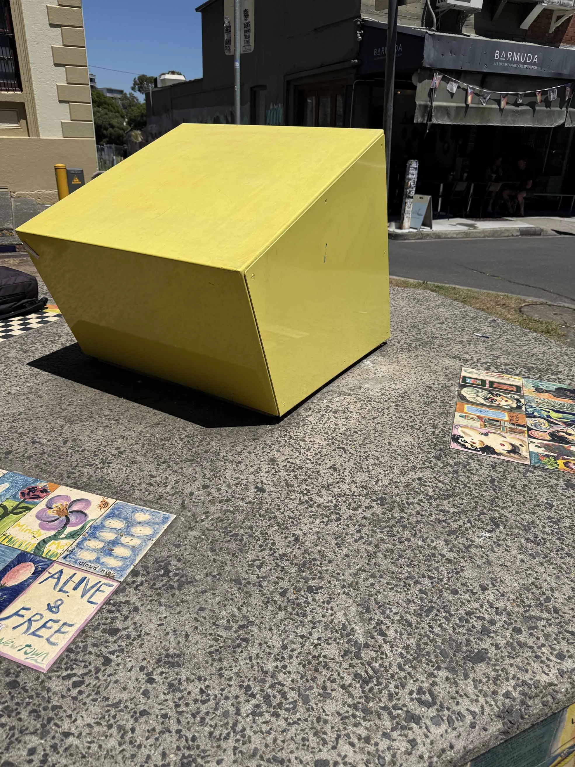  Large coloured cubes are scattered throughout the space, places to rest and relax. 