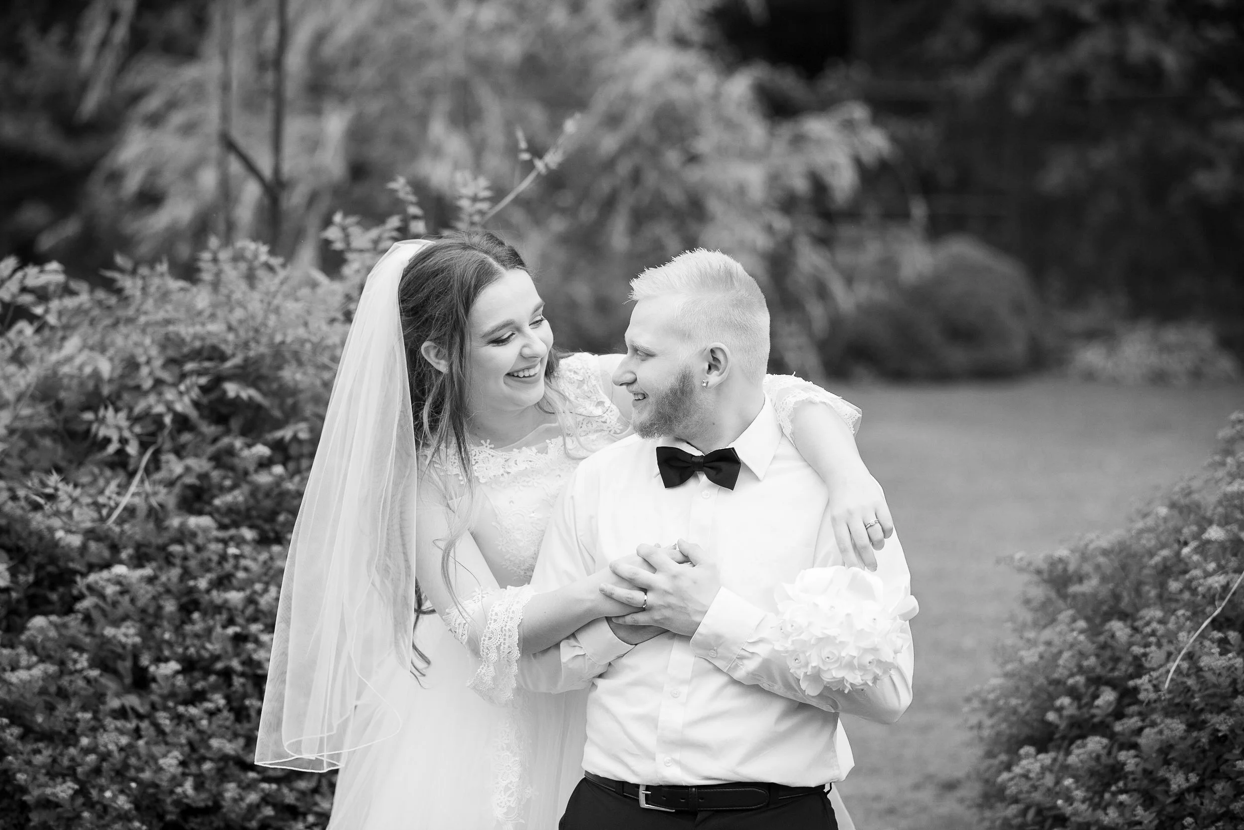 Intimate Wedding at the Garden Club of McKeesport: Hannah &amp; Gage