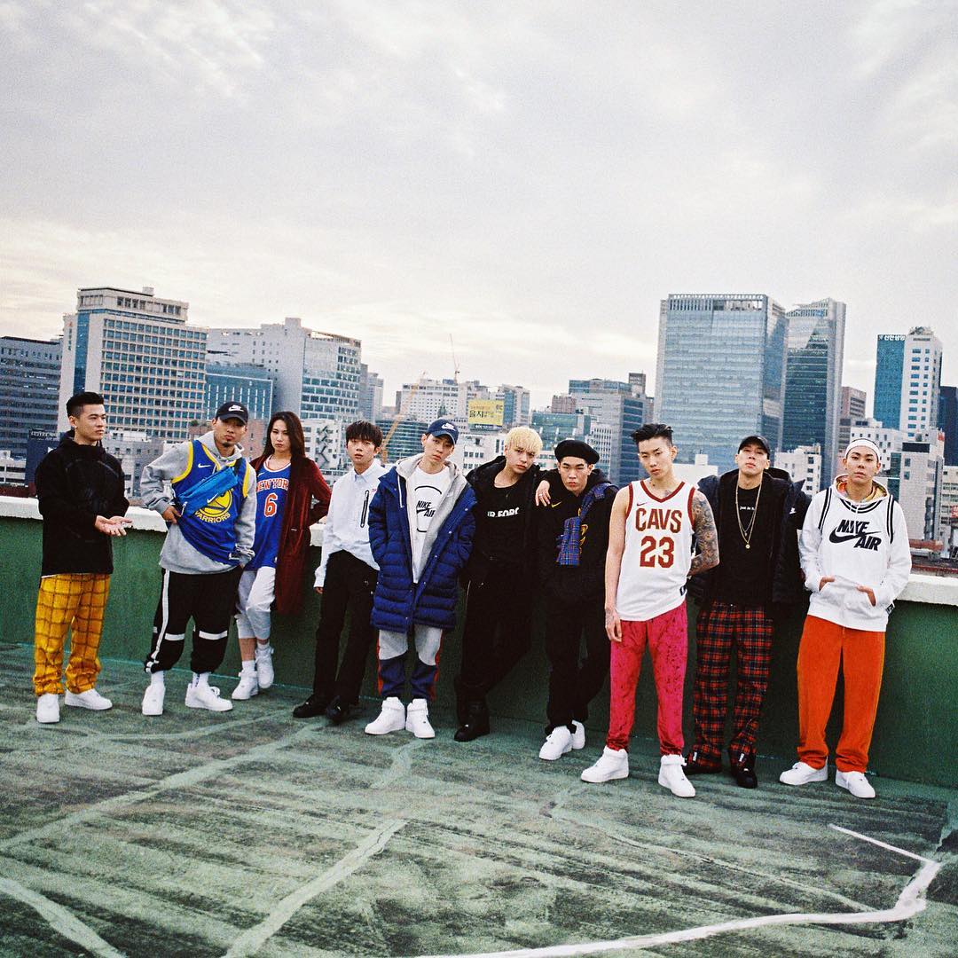 It is very hard to find photos of all AOMG members together :(