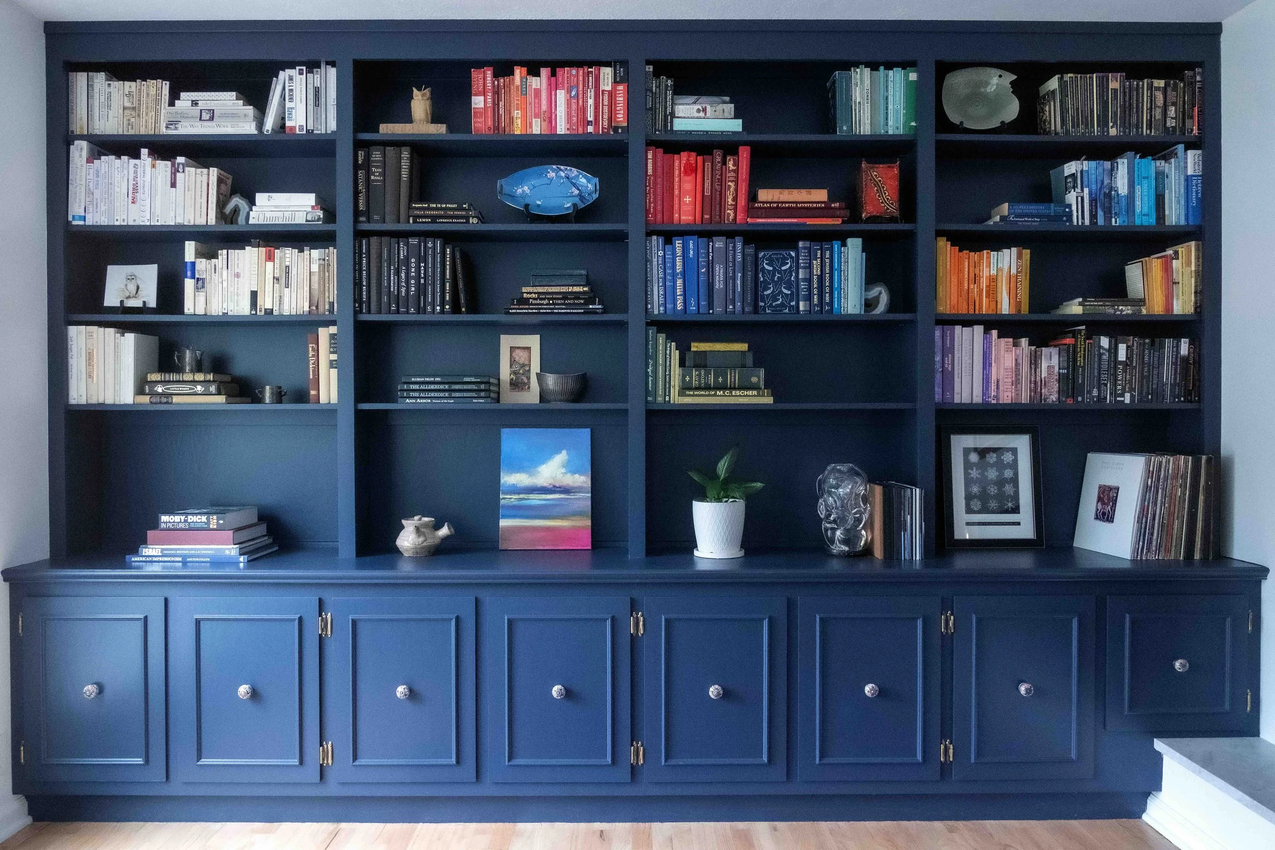 125 gilda bookcase F5311 r ad copy.jpeg