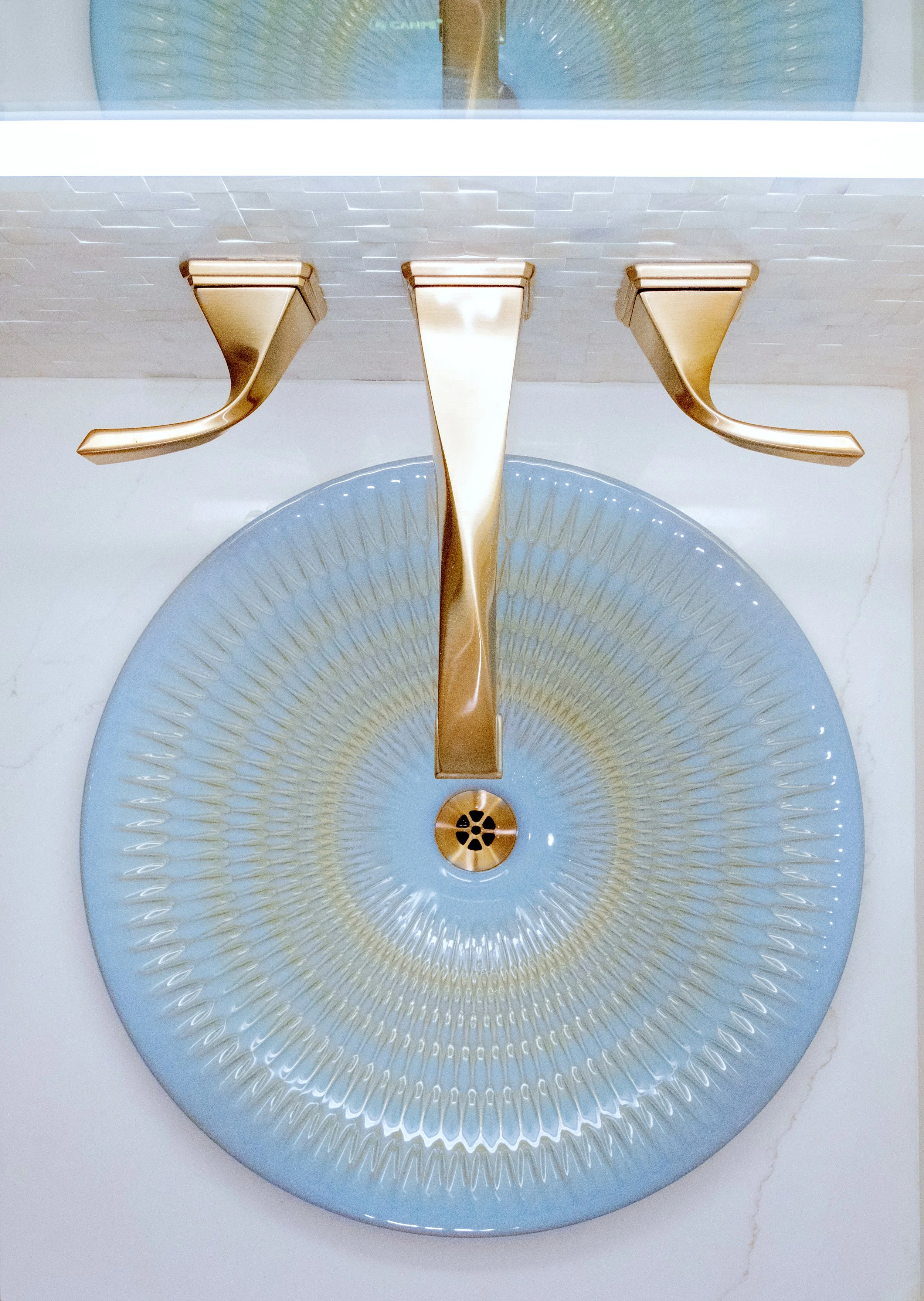 145 w hutchinson bathroom downstairs F5099 r ad copy.jpg