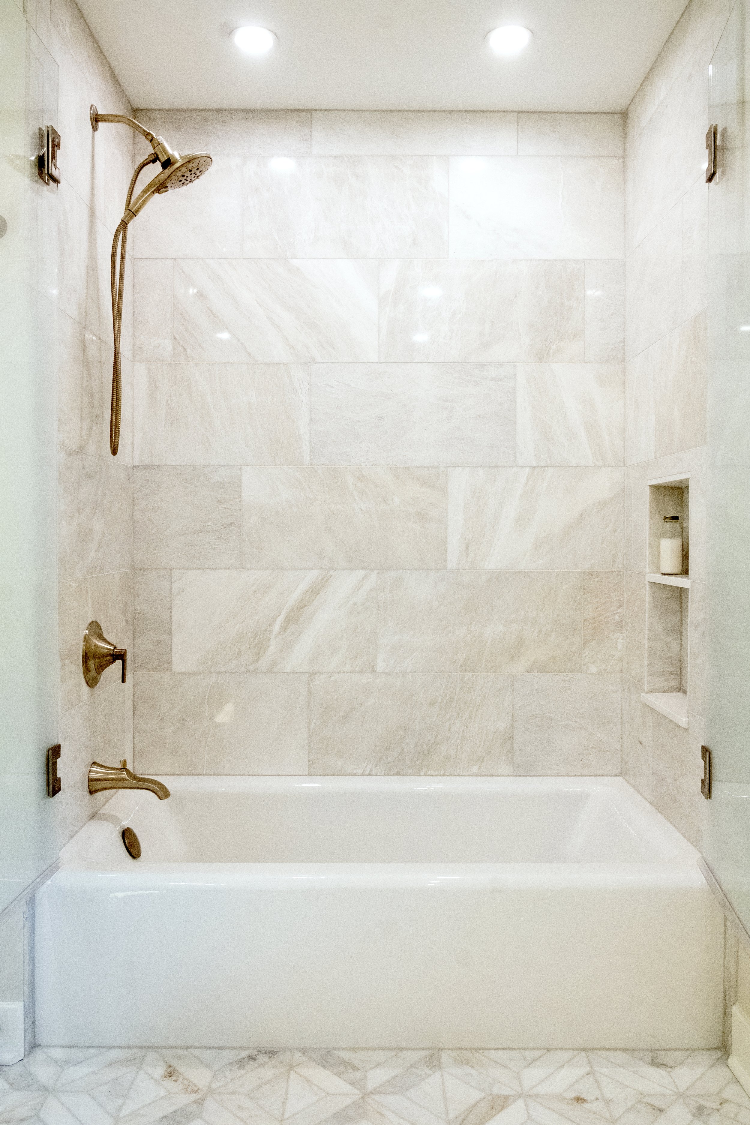 145 w hutchinson bathroom upstairs 2 F5139 r ad copy.jpg