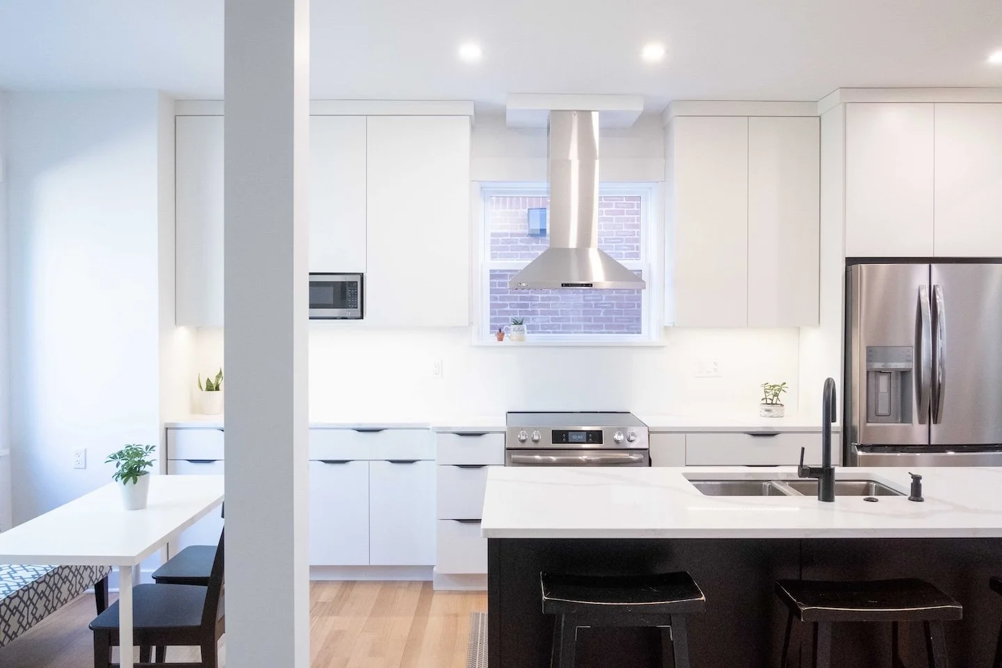 6453 monitor kitchen F2163 r ad sm copy.jpg