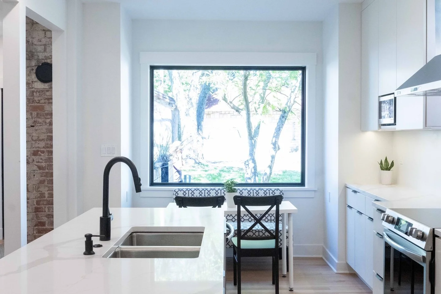 6453 monitor kitchen F2273 r ad sm copy.jpg