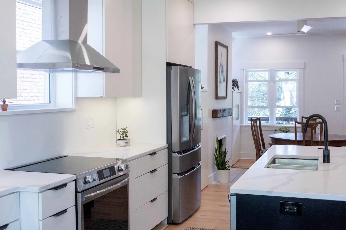6453 monitor kitchen F2282 r ad sm copy.jpg