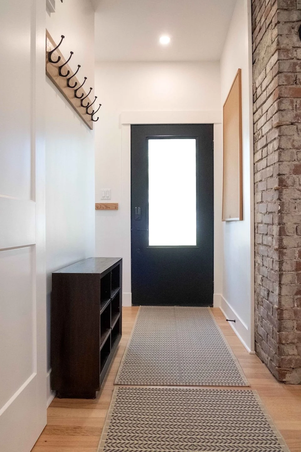6453 monitor rear passageway F2309 r ad sm copy.jpg