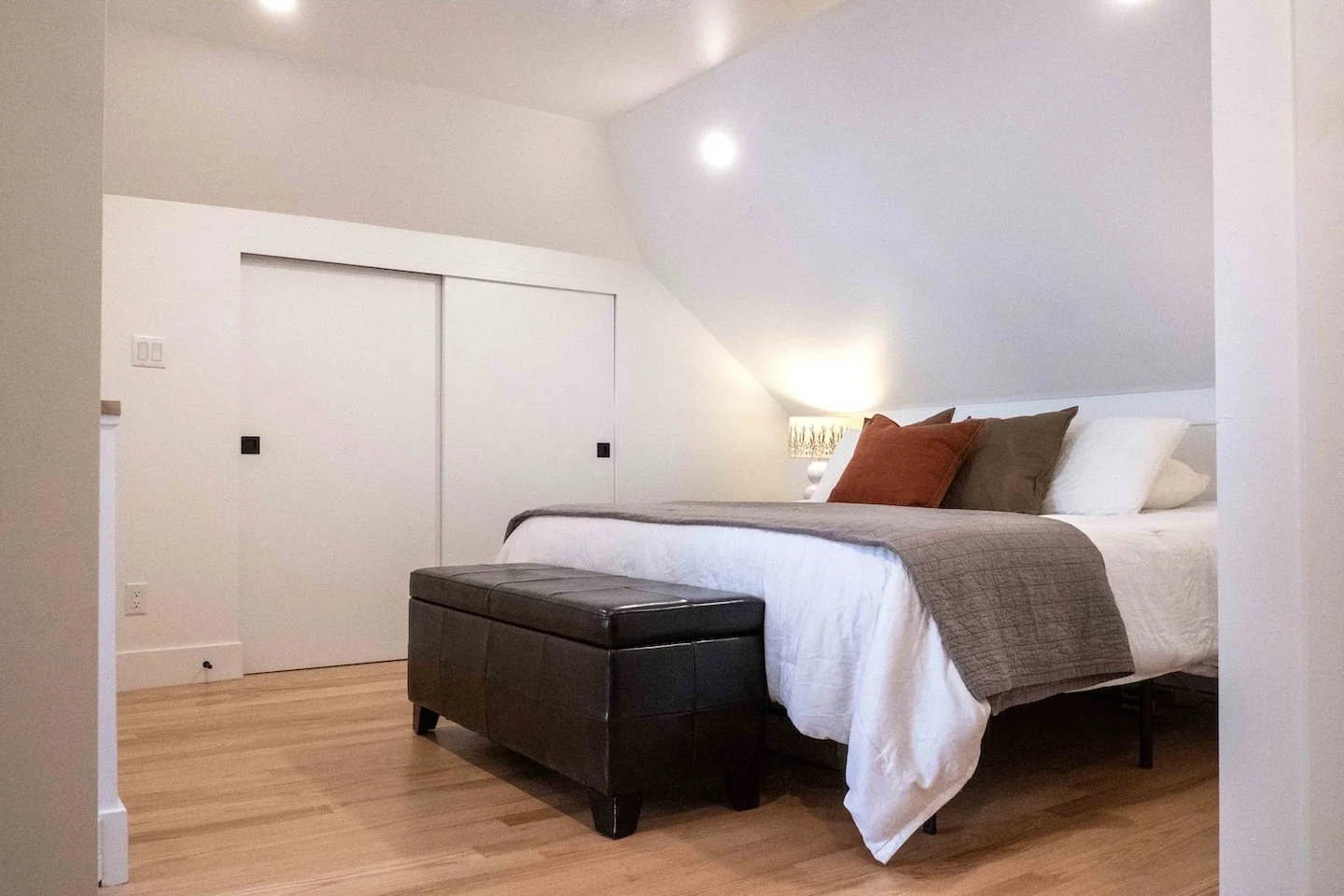 6453 monitor third floor bedroom F2068 r ad sm copy.jpg