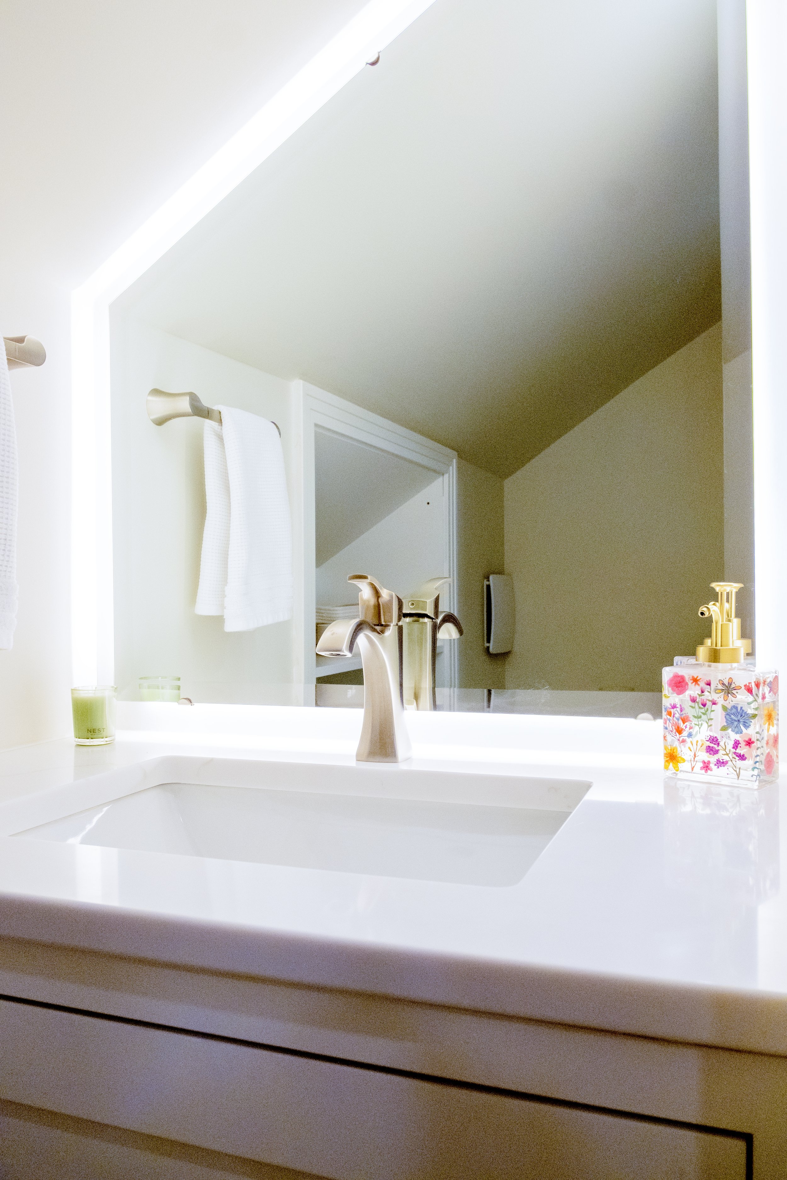 145 w hutchinson attic bathroom F6752 r ad.jpg