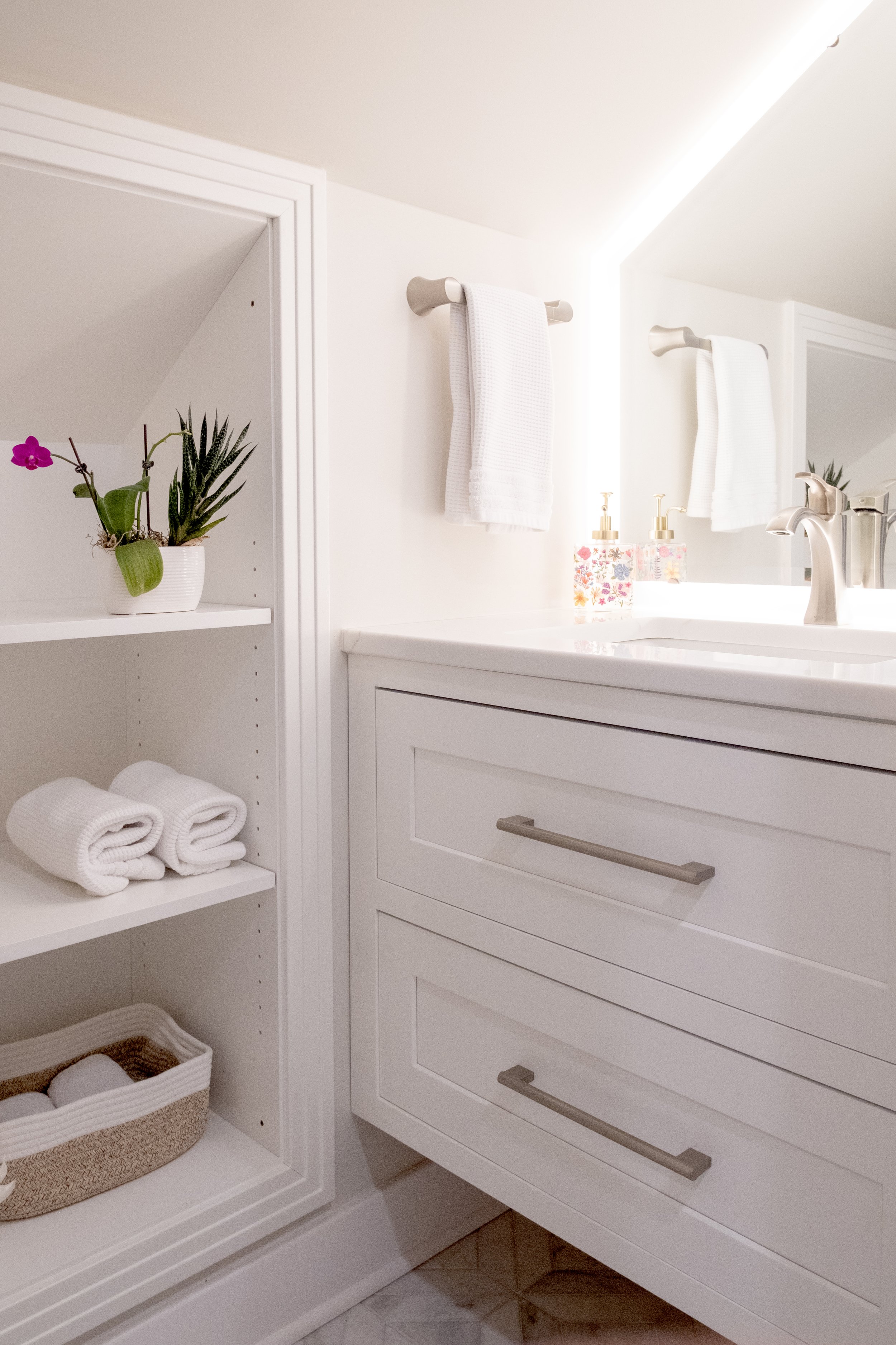 145 w hutchinson attic bathroom F6825 r ad.jpg