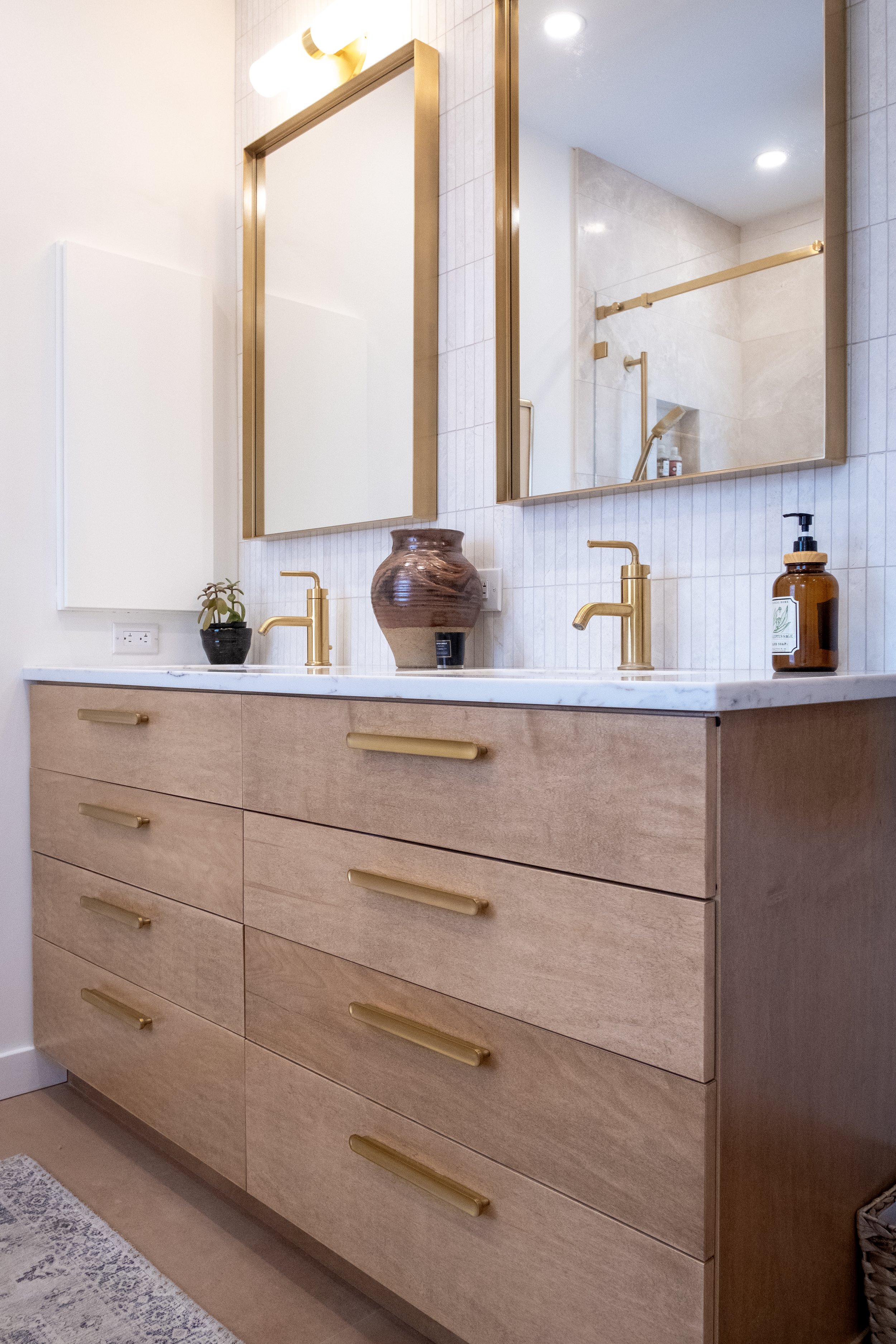 5329 fair oaks bathroom F6577 r ad.jpg
