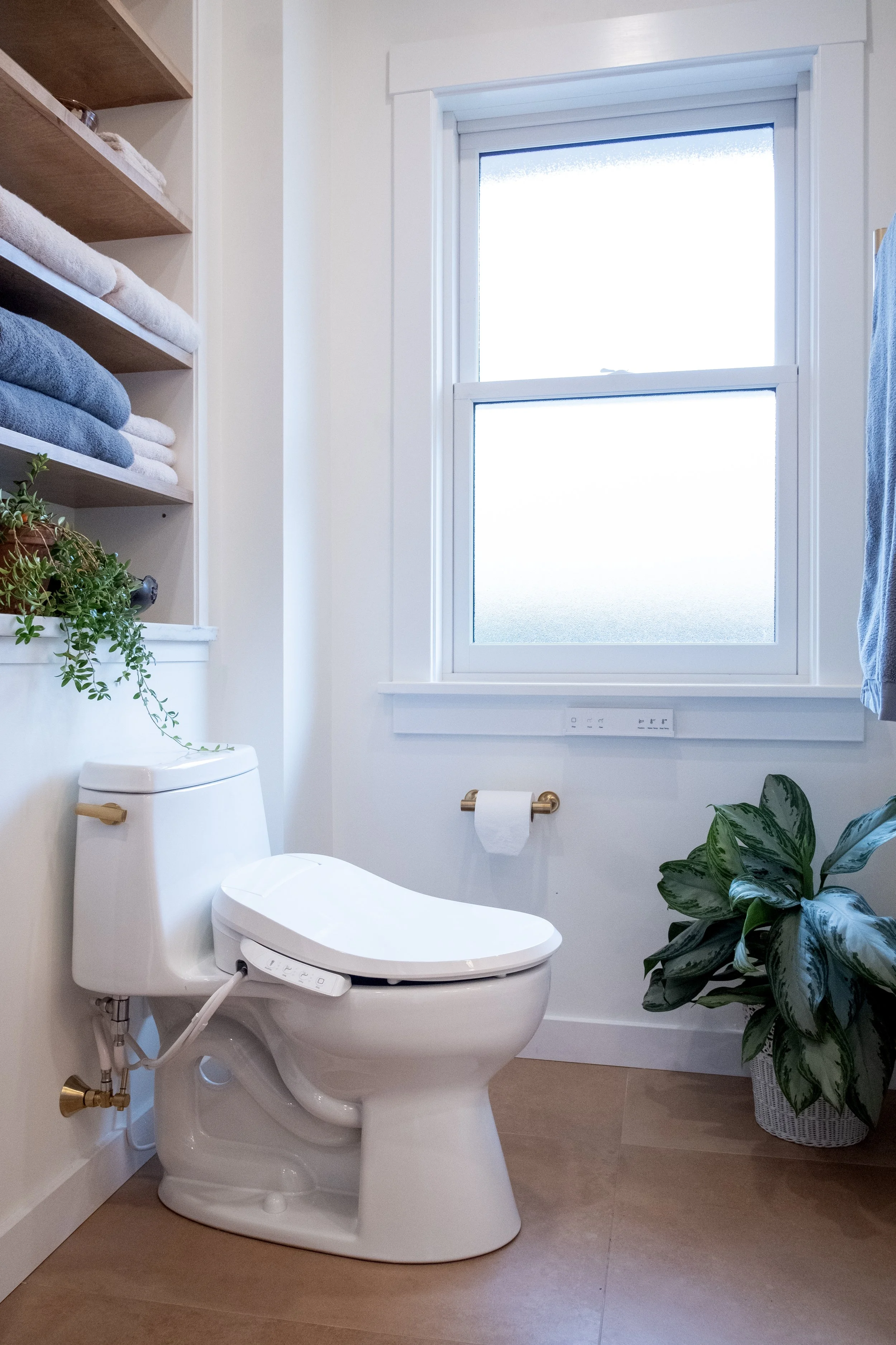 5329 fair oaks bathroom F6587 r ad.jpg