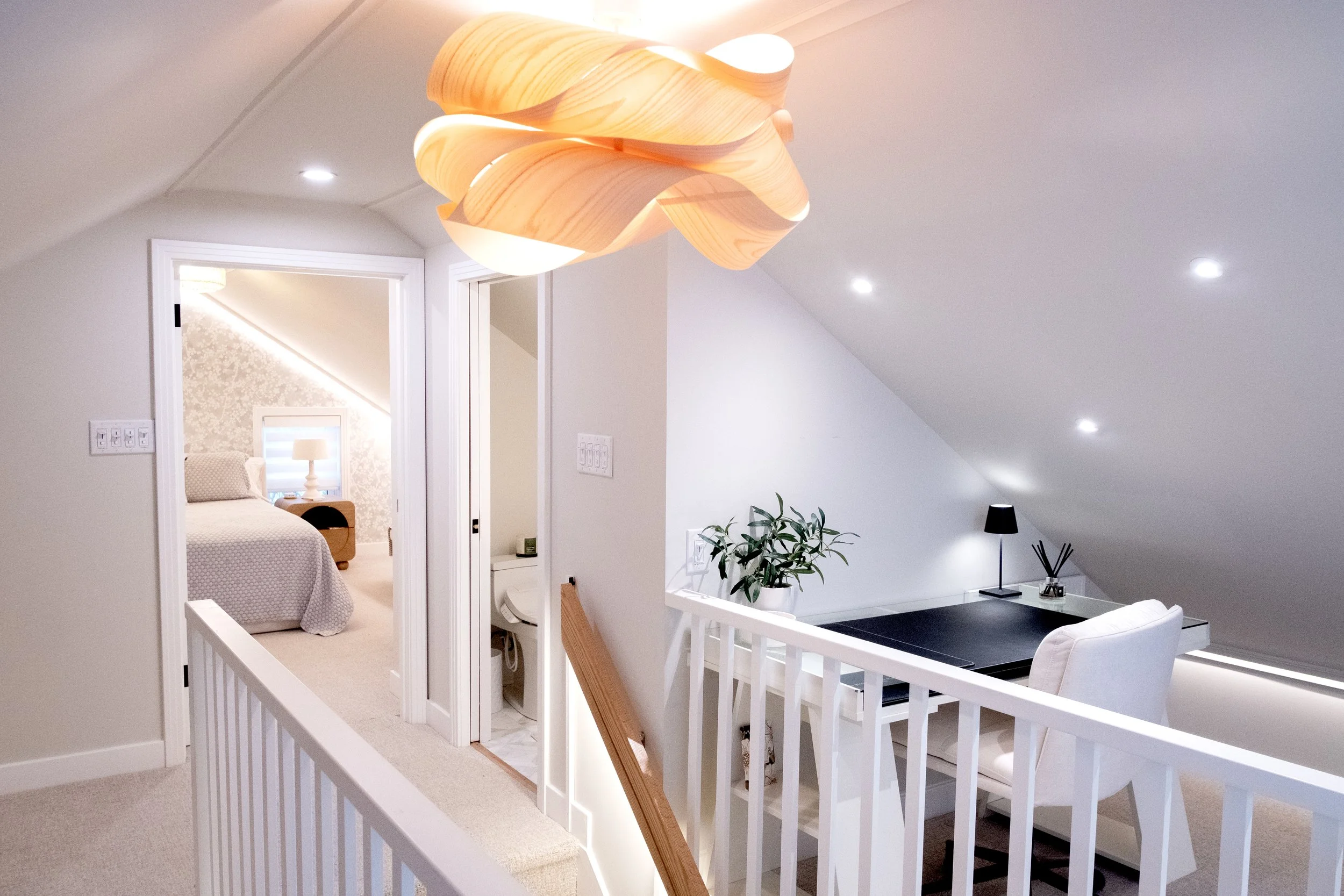 145 w hutchinson attic light fixture F6803 r ad.jpg